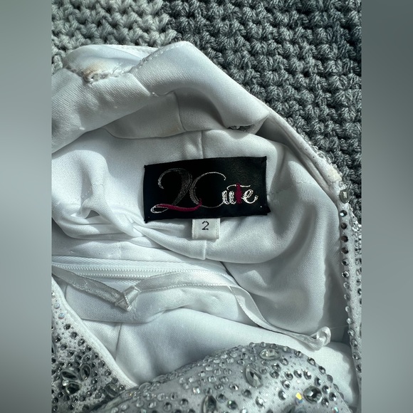 White and Silver 2Cute Prom Dress Size 2 - Picture 8 of 8